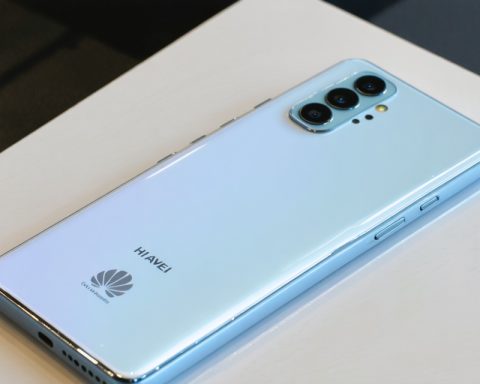 Can Huawei’s Bold New Mate XT Dethrone the iPhone?